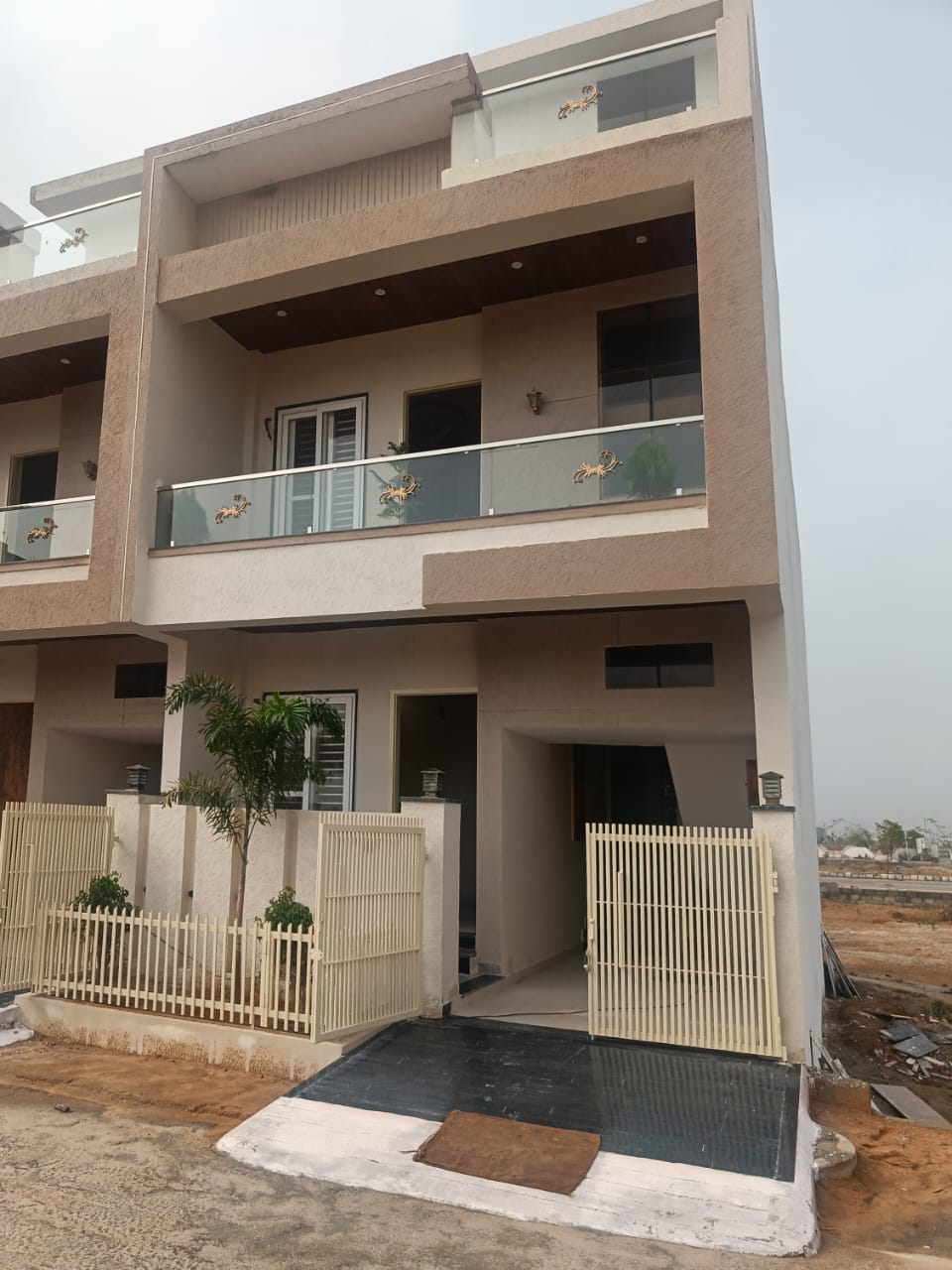 Spacious 4 BHK Duplex Villa in Gated Township, Kalwar Road – East Facing